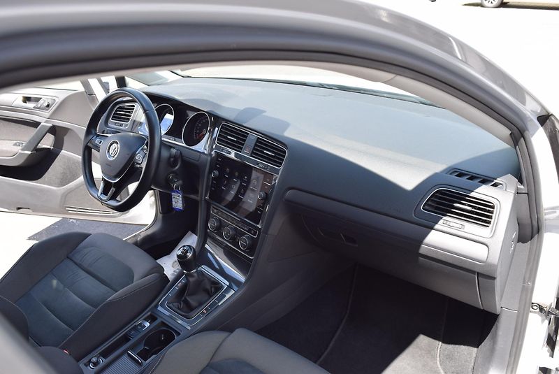 Volkswagen Golf Variant (2018) 1.4TSI 92kw CLBMT TAŽ NAVI APP - fotka 34 z 44
