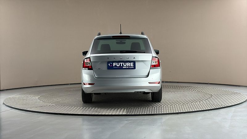 Škoda Fabia 1.0 TSI Ambition Combi - fotka 5 z 24