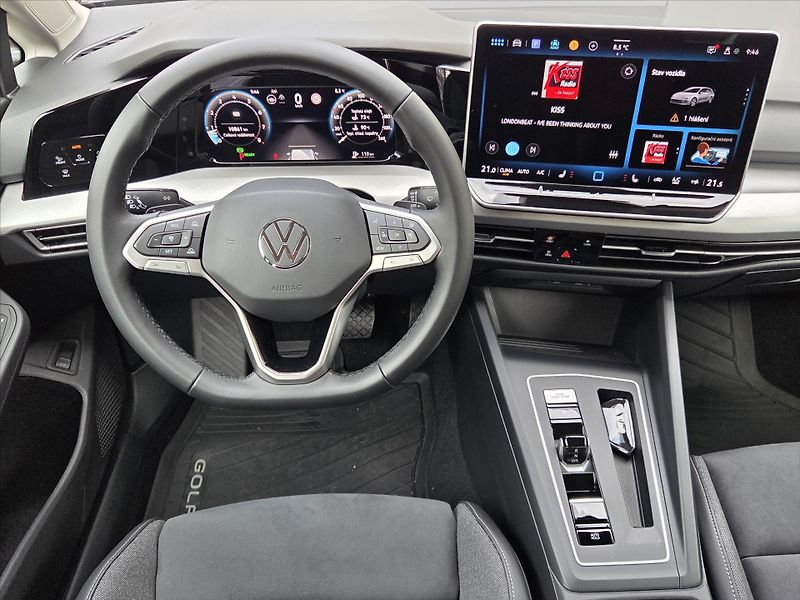 Volkswagen Golf 1,5 eTSi 110kW DSG Tov.záruka - fotka 15 z 24