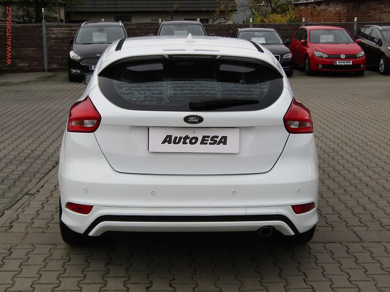 Ford Focus (2015) 2.0 TDCi, Titanium, AT, bixen - fotka 5 z 20