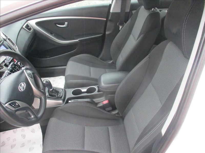 Hyundai i30 1,6 i 16v, klima,s.kn. Zamluve - fotka 14 z 34