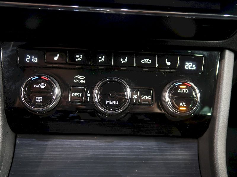 Škoda Superb (2022) STYLE 2.0TSI 140KW DSG - fotka 33 z 43