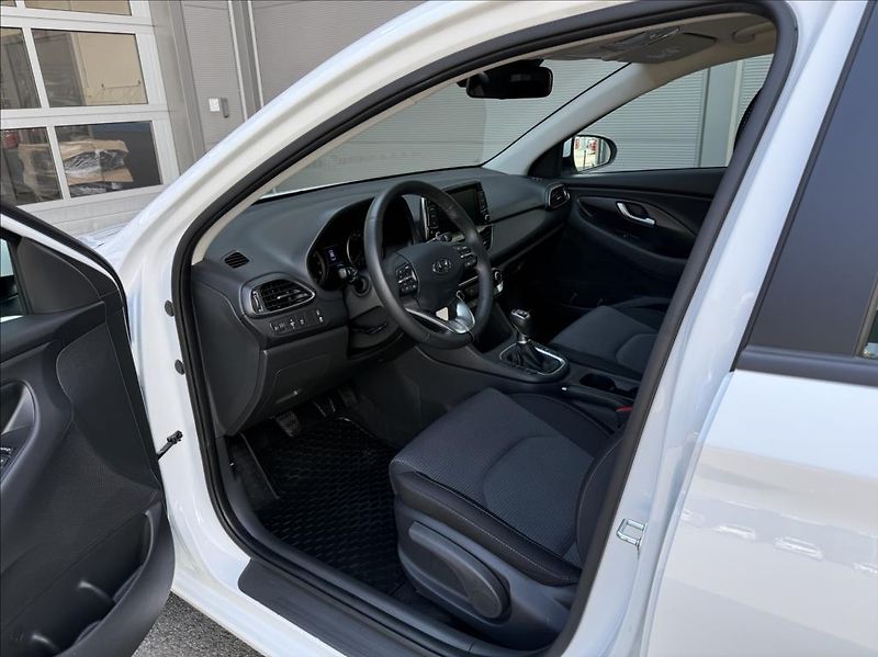 Hyundai i30 1,5 i  WG Family Comfort - fotka 8 z 23