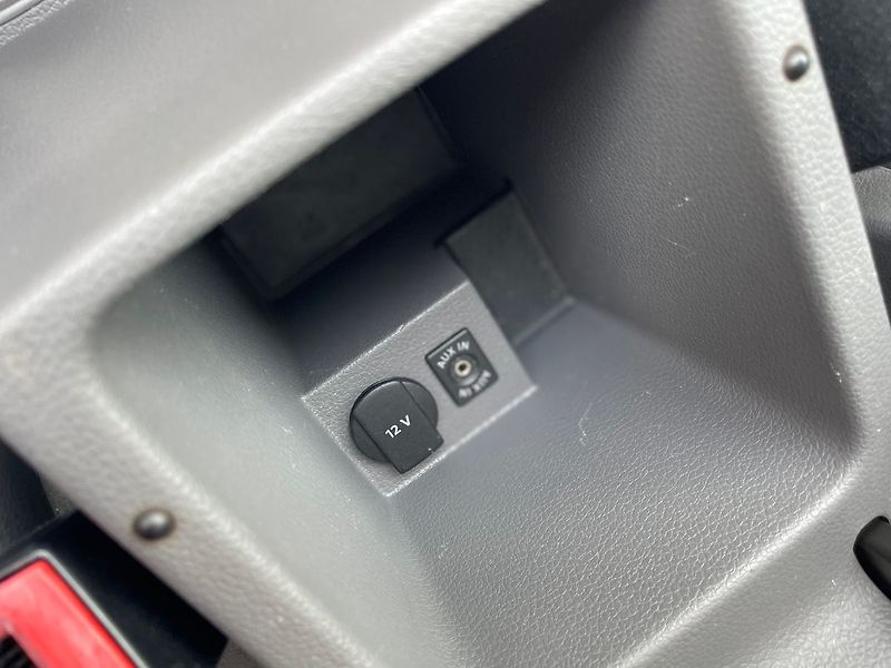 Volkswagen Sharan 2.0TDI 103kw*7MÍST*EL.DVEŘE - fotka 31 z 39