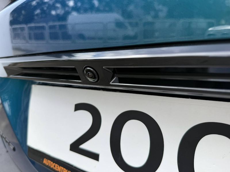 Peugeot 2008 (2026) ALLURE Hybrid  1,2 145 e-DCS6 - fotka 8 z 22
