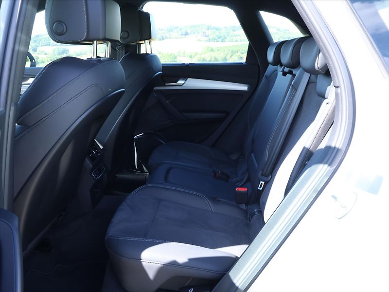 Audi Q5 3,0 50TDI 210kW S-line quattro - fotka 14 z 33