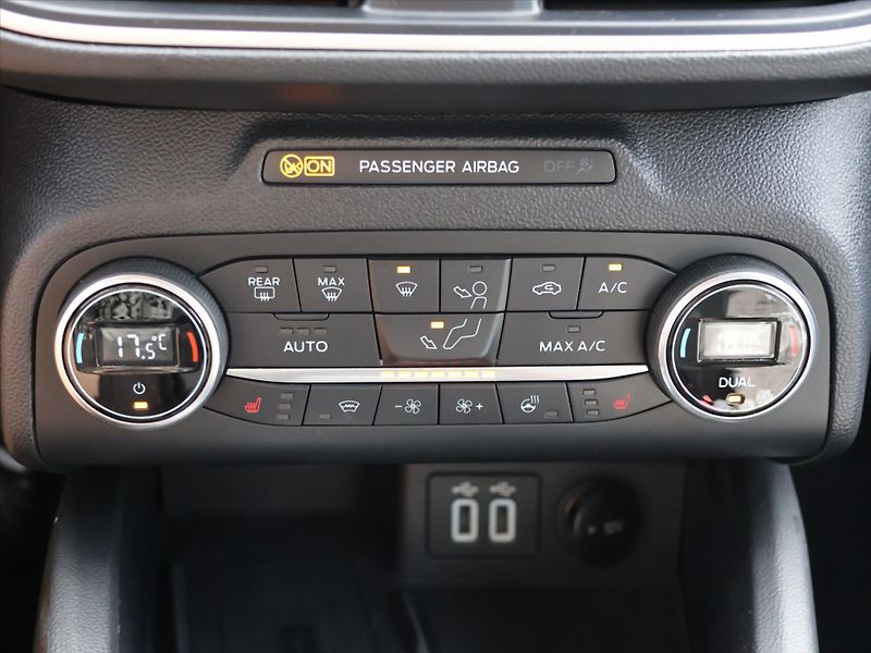 Ford Focus 1,0 EB 92kW EDIT Aut.klima Nav - fotka 26 z 37
