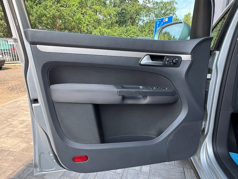 Volkswagen Touran (2008) 1.9 TDi, DUAL KLIMA, TAŽNÉ - fotka 8 z 33