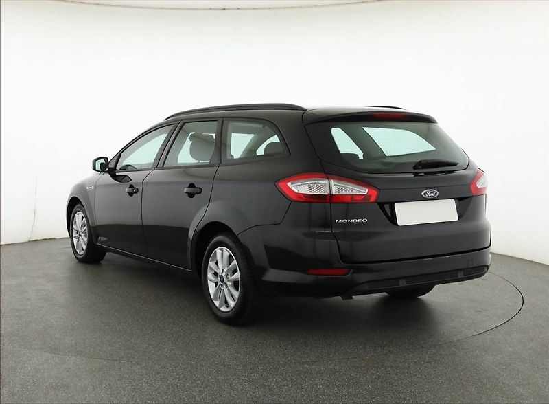 Ford Mondeo (2013) 2.0 TDCi, Xenony, Tempomat - fotka 4 z 17