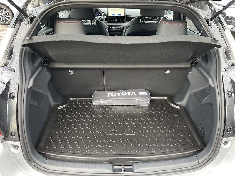 Toyota Yaris 1.5Hybrid GR Sport ODBĚR IHNED - fotka 6 z 30