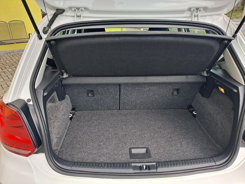 Volkswagen Polo (2016) 1,0MPi POUZE 65t.km! VYHŘ.SED. - fotka 18 z 45