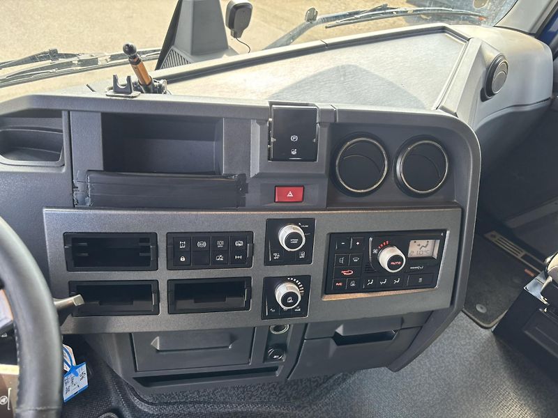 Renault T 520 EURO 6 low deck  - fotka 20 z 23