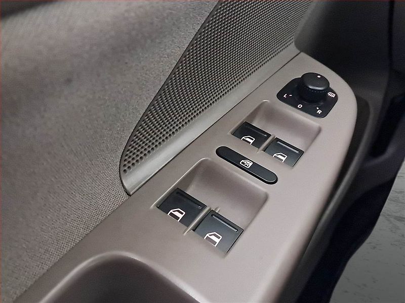 Volkswagen Golf (2012) 1.6 TDI, Xenony, Tempomat - fotka 15 z 15