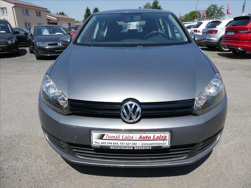 Volkswagen Golf 1,6 MPi 75kW DSG klima - fotka 2 z 40