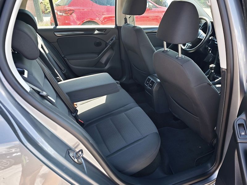 Volkswagen Golf (2010) 1,6 i 75 KW Comfort - fotka 15 z 33