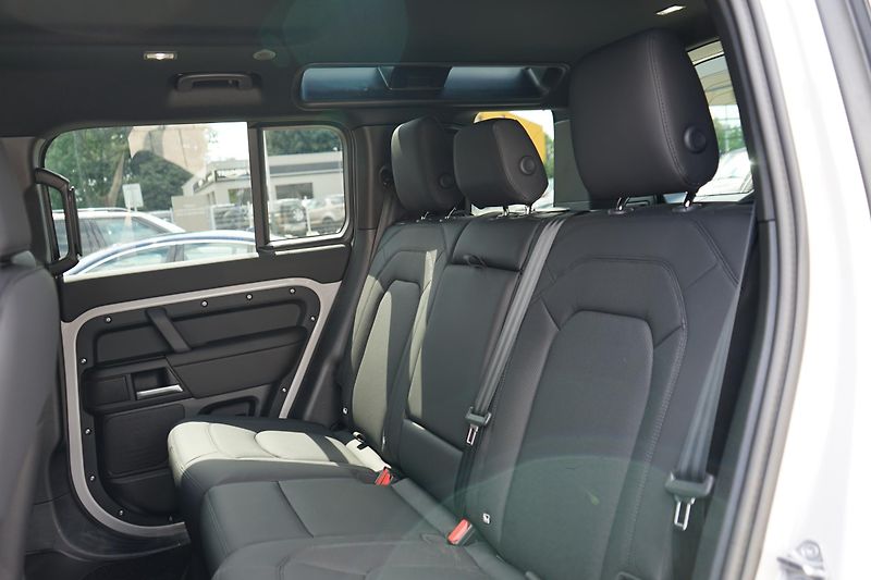 Land Rover Defender (2026) 110 X-Dynamic SE P300e       - fotka 19 z 37