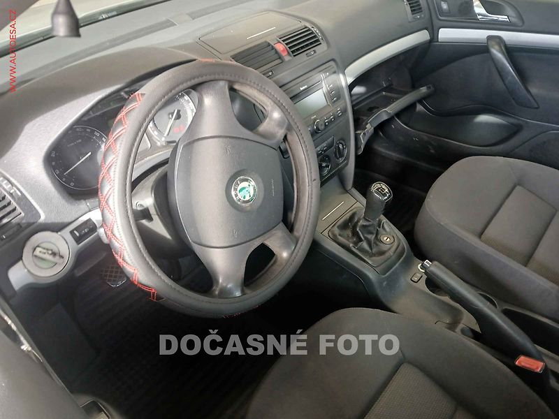 Škoda Octavia (2004) 1.6i, ČR, AC, STK6/28 - fotka 3 z 3
