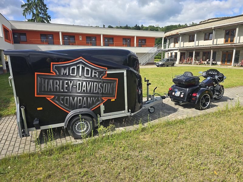 Harley-Davidson FLHTCUTG Tri Glide Ultra Classic (2022) - fotka 9 z 10