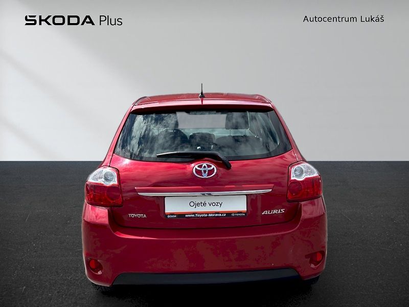 Toyota Auris (2010) - fotka 10 z 24