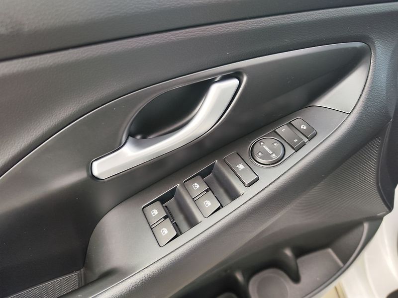 Hyundai i30 1.5 T-GDI/103kW Smart DCT - fotka 26 z 30