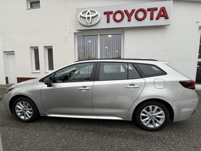 Toyota Corolla 1,8 HEV, Comfort Tech - fotka 4 z 23