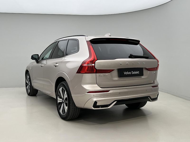 Volvo XC60 T6 AWD DARK PLUS RECHARGE AUT - fotka 11 z 49