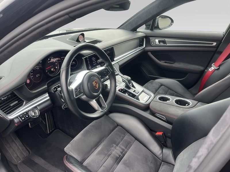 Porsche Panamera (2019) GTS - fotka 16 z 30