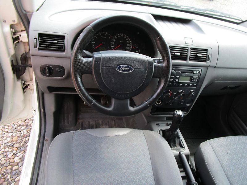 Ford Transit Connect 1,8D-55KW-KEMPOVÁ ÚPRAVA - fotka 10 z 15
