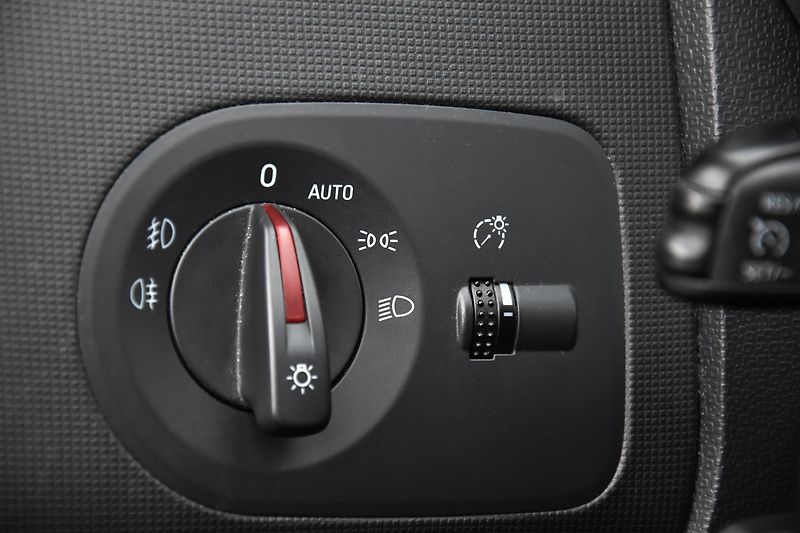 Seat Ibiza FR 1.6 TDi CR,XENON,KŮŽE,FACE - fotka 16 z 47