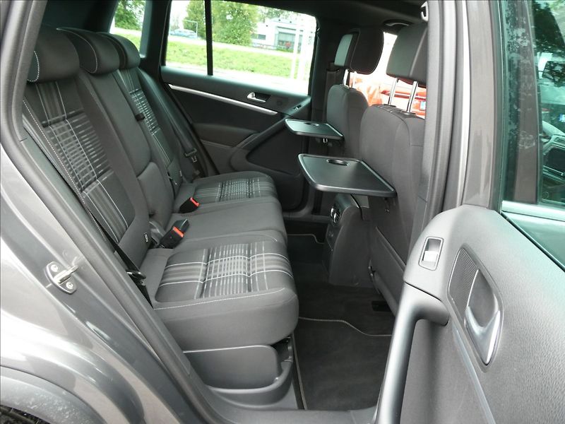 Volkswagen Tiguan 2,0 TDi 110kW Lounge DSG, 4x4 - fotka 24 z 54