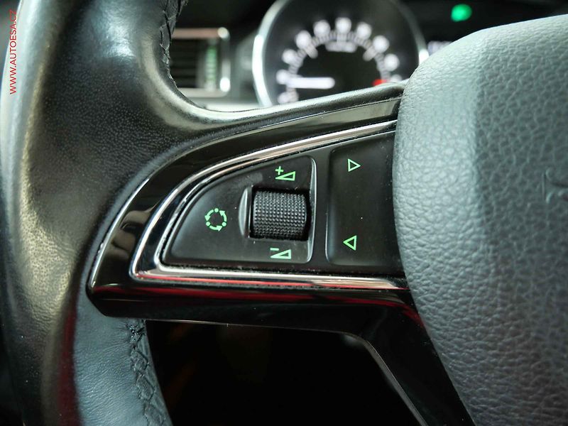 Škoda Superb (2014) 2.0 TDi 4x4, ČR, Elegance - fotka 18 z 24