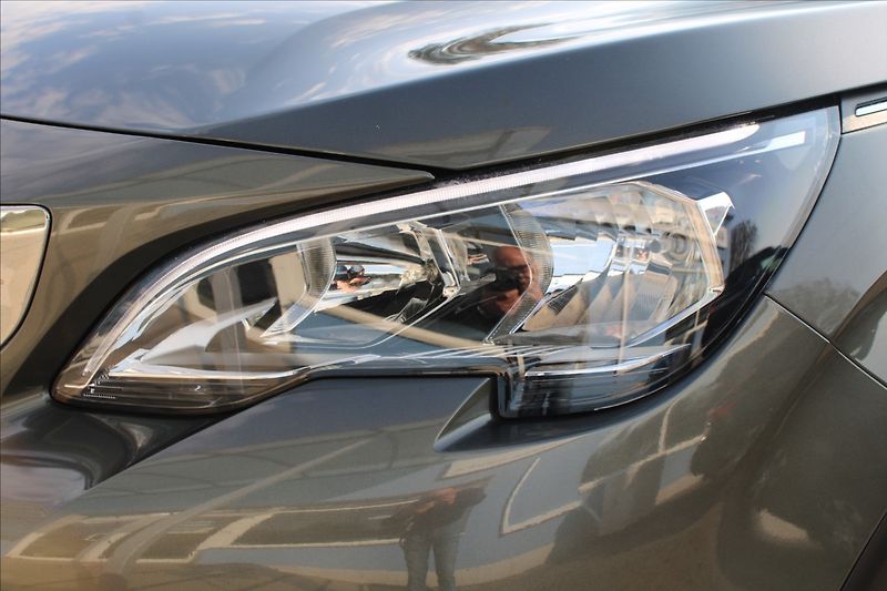 Peugeot 3008 1,2 i 96kW  1.MAJ,ČR,ALLURE - fotka 30 z 35