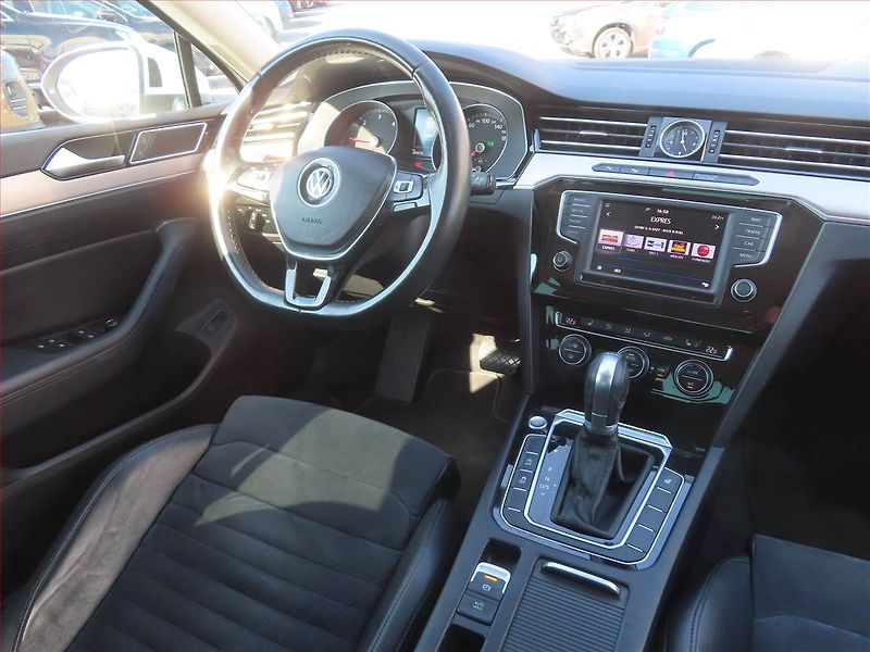 Volkswagen Passat (2017) 2.0 TDI, Automat, Navi - fotka 7 z 22