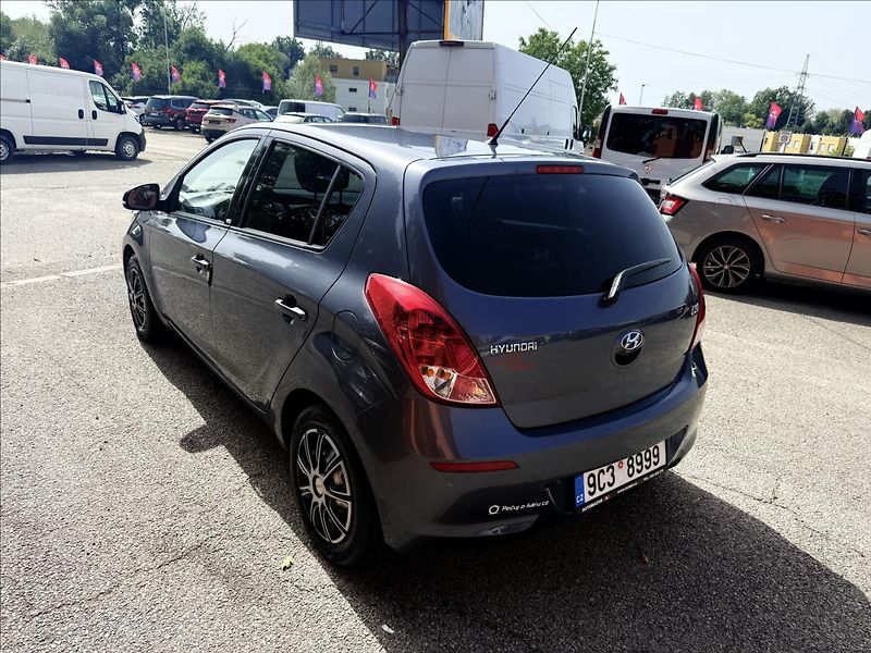 Hyundai i20 1,3 i - fotka 7 z 26