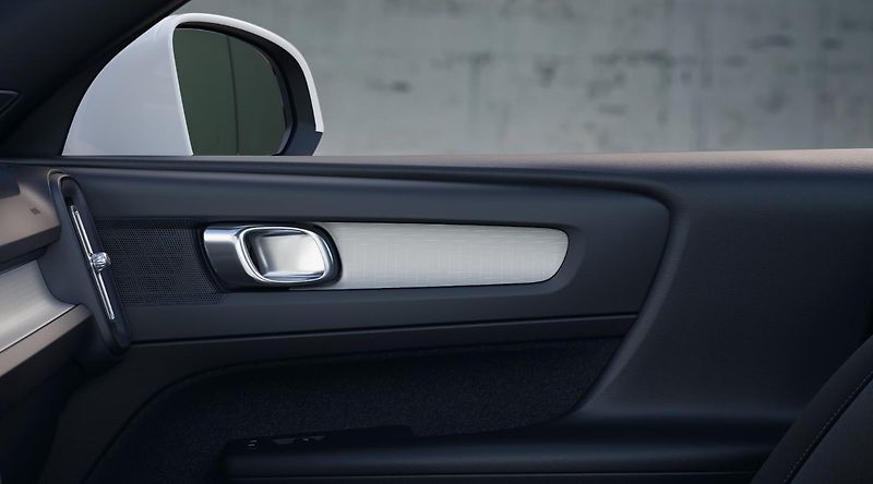 Volvo XC40 (2026) B3 CORE AUT - fotka 11 z 19
