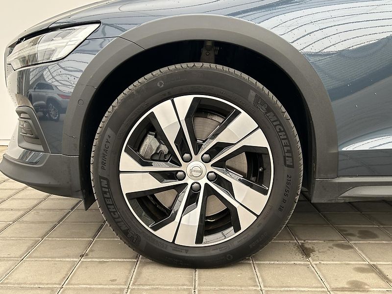 Volvo V60 2.0 B5 4x4 CC PLUS - fotka 9 z 31