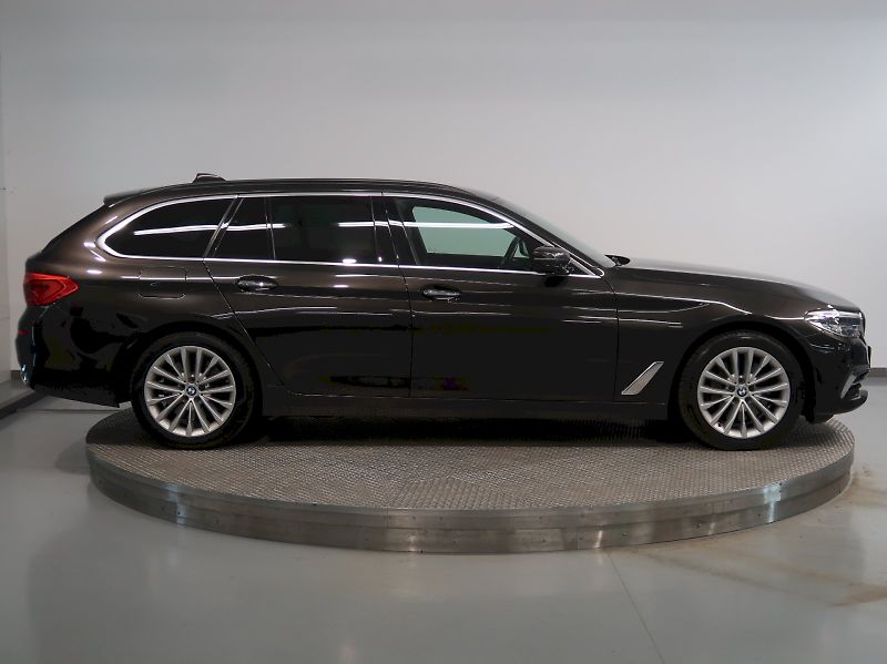 BMW Řada 5 (2018) LUXURY LINE 540d xDRIVE TAŽNÉ - fotka 8 z 38
