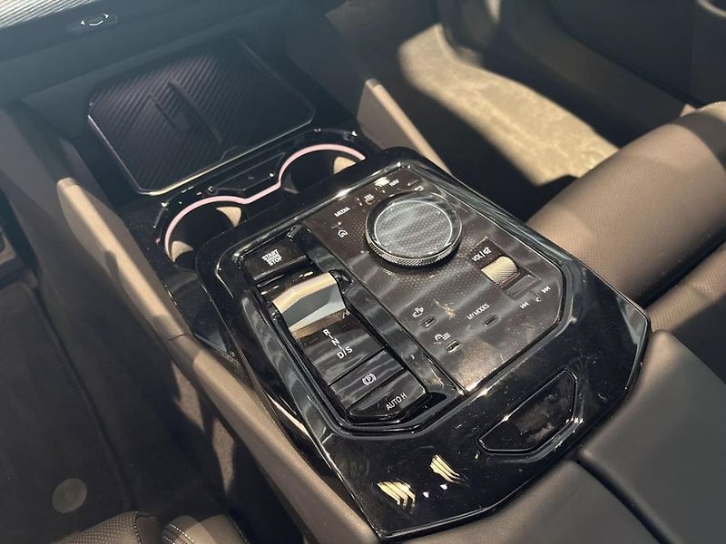 BMW Řada 5 520d xDrive M-Sport ACC H/K - fotka 11 z 12