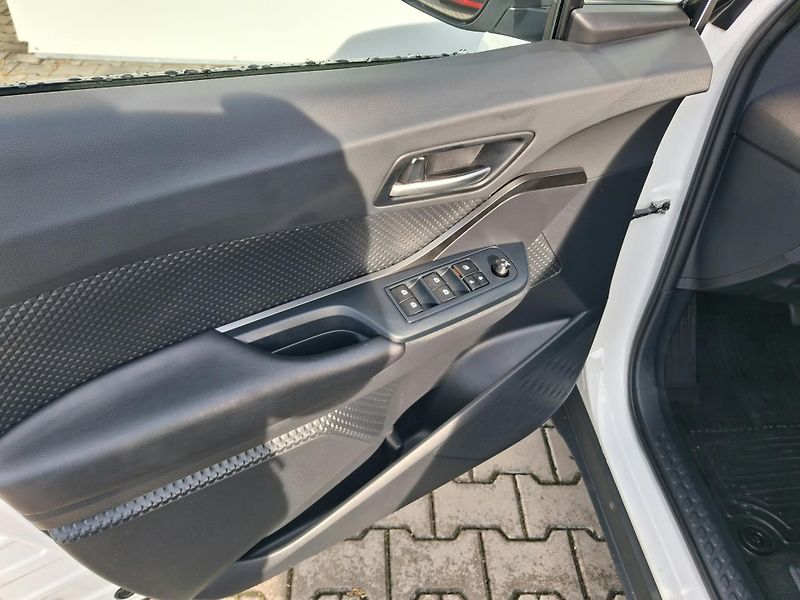 Toyota C-HR 1.8 HSD e-CVT Active - fotka 12 z 21