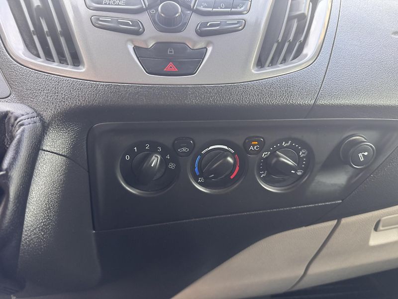 Ford Tourneo Custom 2.2TDCI 92KW L2 9.MÍST - fotka 13 z 32