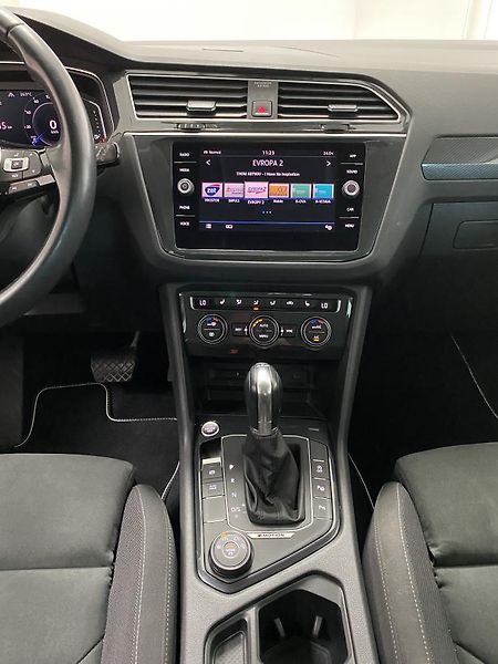Volkswagen Tiguan 2.0 TSi 4x4 DSG REZERVACE  - fotka 28 z 37