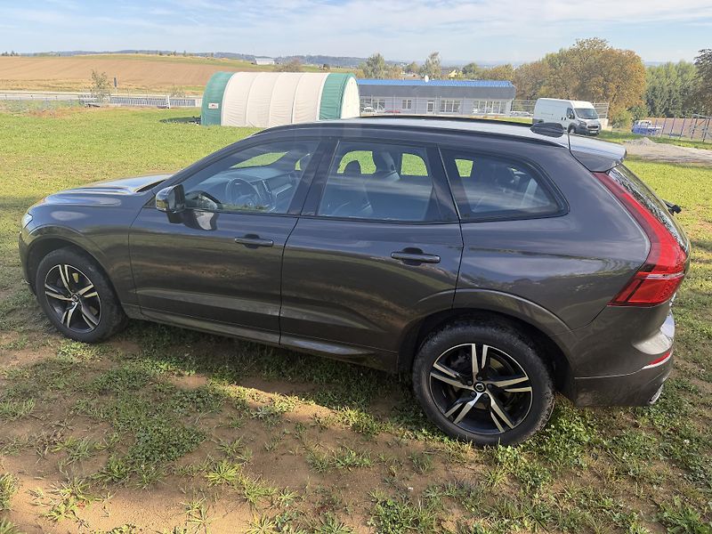 Volvo XC60 B4    R Design    ČR - fotka 8 z 31