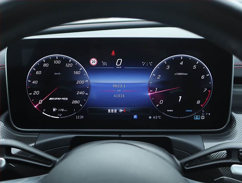 Mercedes-Benz Třídy C (2023) C 43 AMG 4MATIC - fotka 11 z 23