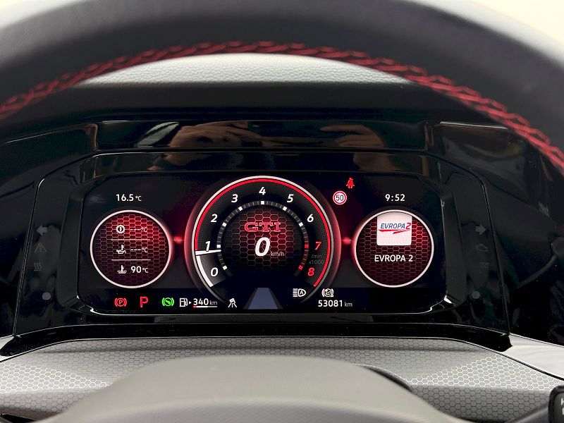 Volkswagen Golf (2023) 2.0 TSI GTI Clubsport 221 kW D - fotka 10 z 24