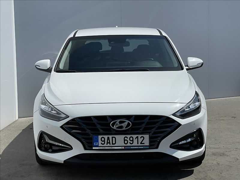 Hyundai i30 1,5 T-GDI DCT Family Smart NAV - fotka 20 z 22