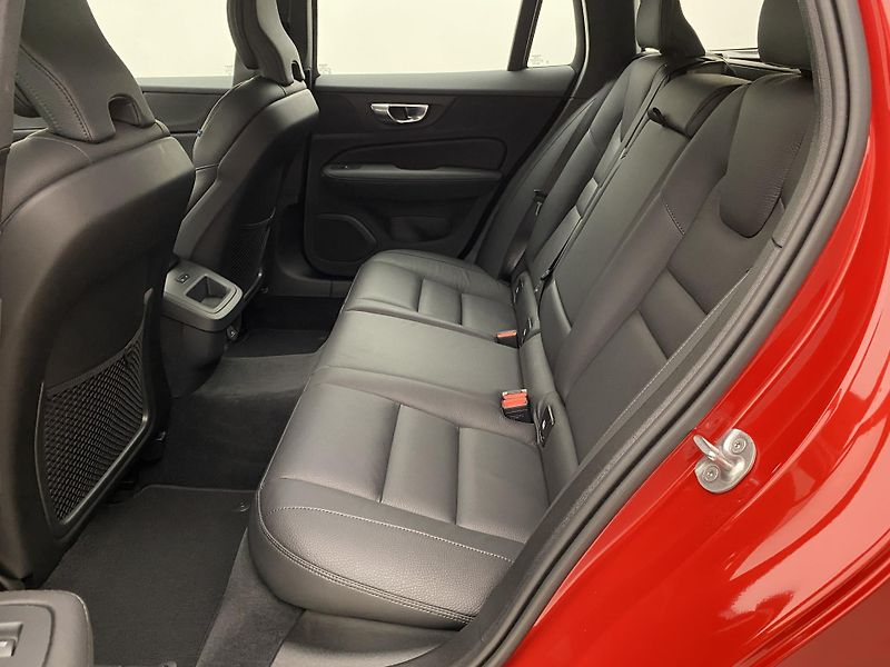 Volvo V60 B4 DARK PLUS AUT CZ - fotka 4 z 50