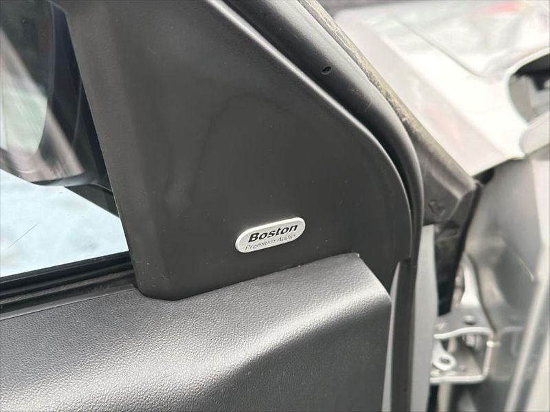 Chrysler 300C 3,0 160 KW SRT PACK - fotka 26 z 33