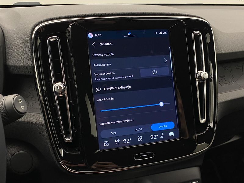 Volvo XC40 PURE ELECTRIC RECHARGE PLUS CZ - fotka 44 z 52