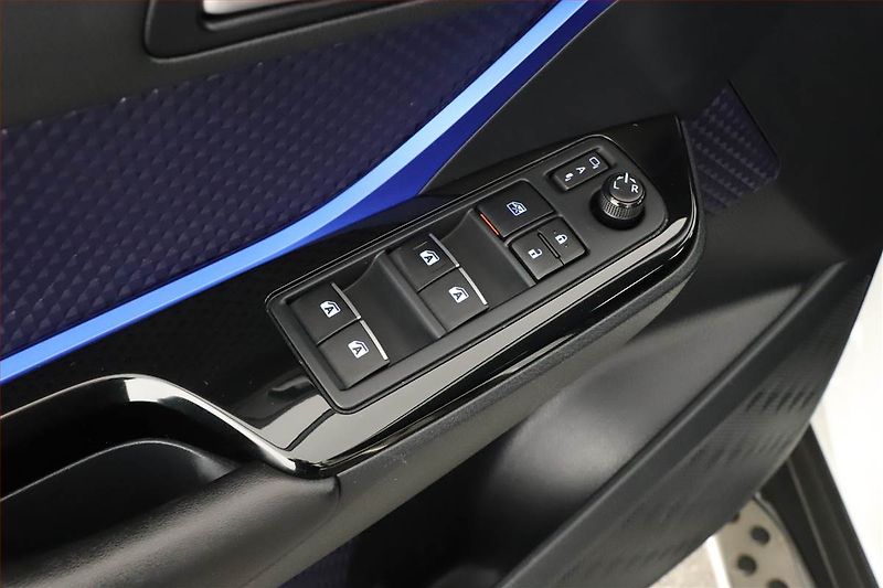 Toyota C-HR (2017) 1.2 Turbo, Automat, Navi - fotka 9 z 16