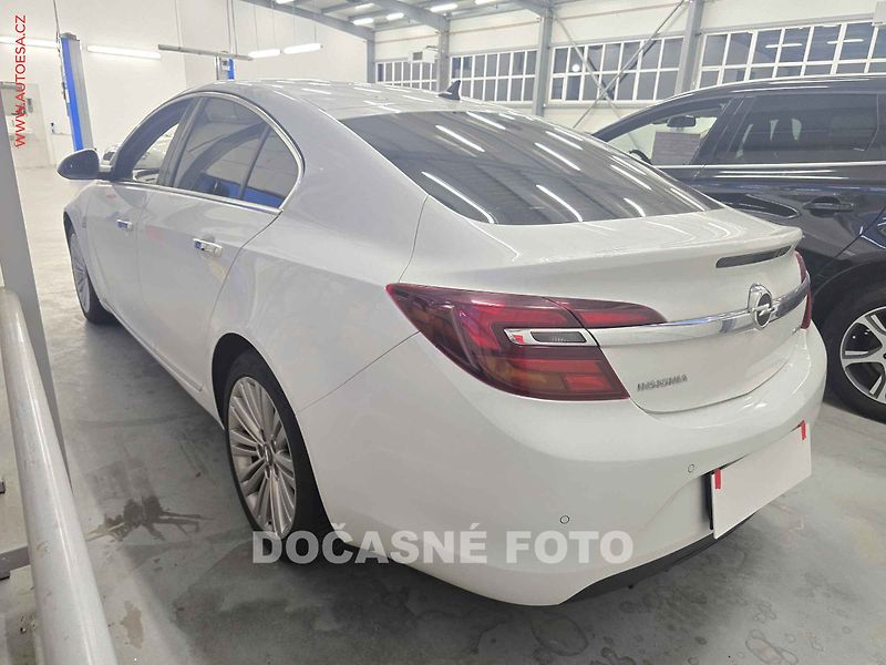 Opel Insignia (2015) 2.0cdti, ČR - fotka 2 z 3